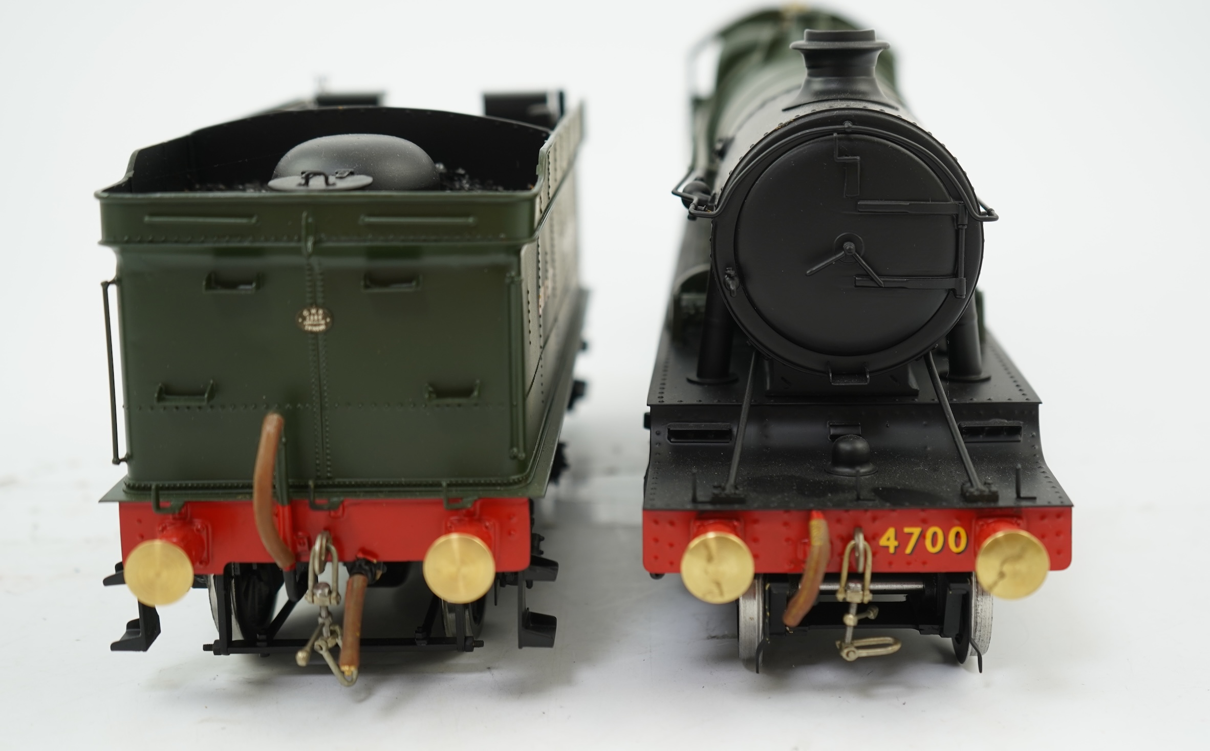 A Gauge One model of GWR Class 47xx, 4700, 2-8-0 tender locomotive, unpowered, well constructed and painted, the cab interior has been left unpainted.